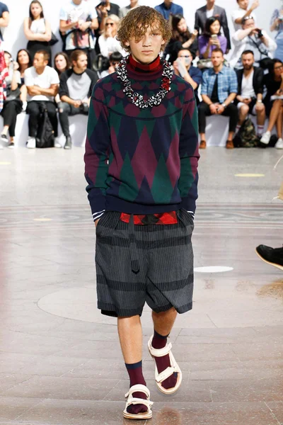 Look 25
